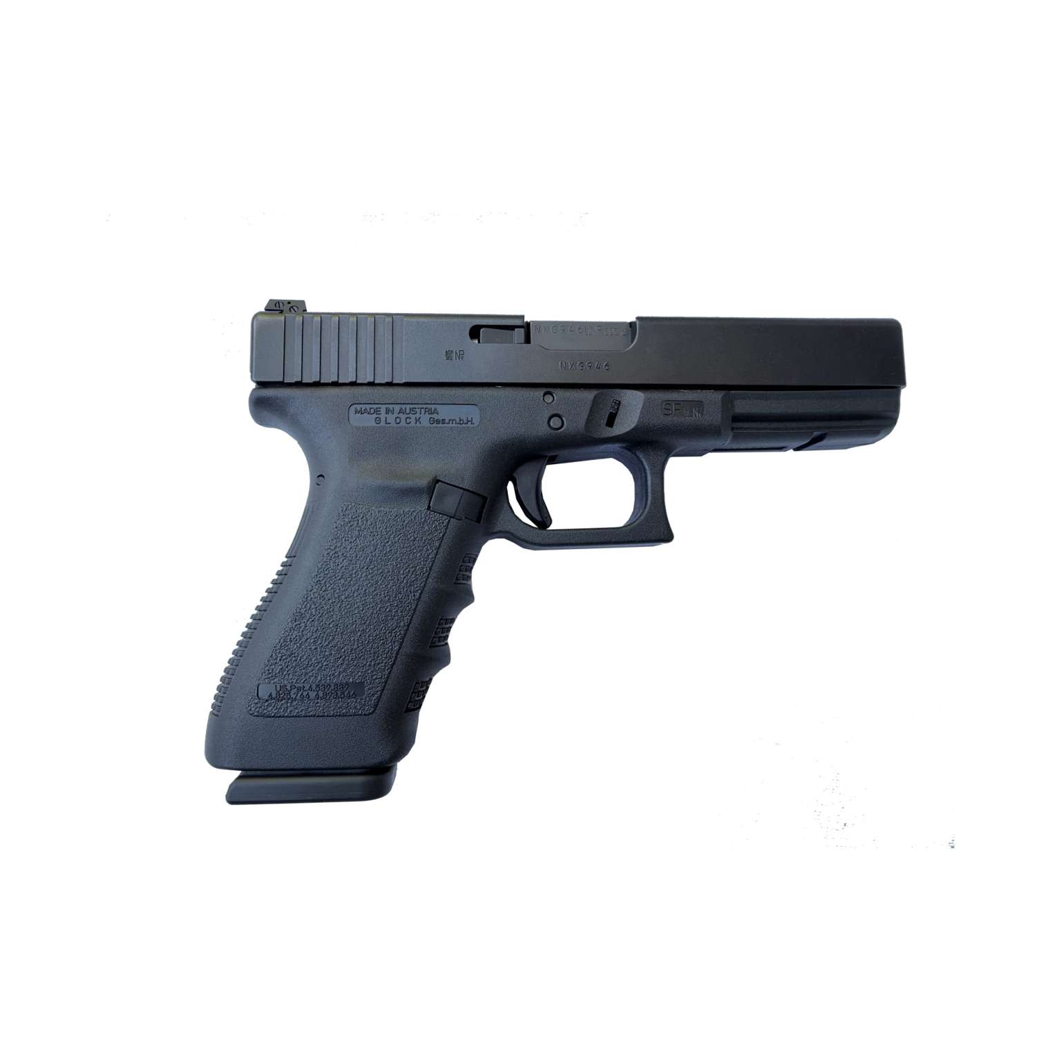 Proposta in vendita la Glock 21 Gen 3 calibro .45 ACP, una pistola semiautomatica di produzione austriaca appartenente alla celebre famiglia Glock. Questo modello è particolarmente apprezzato dagli appassionati del marchio per la sua struttura robusta, l'affidabilità progettuale e la cameratura nel potente calibro .45 ACP.